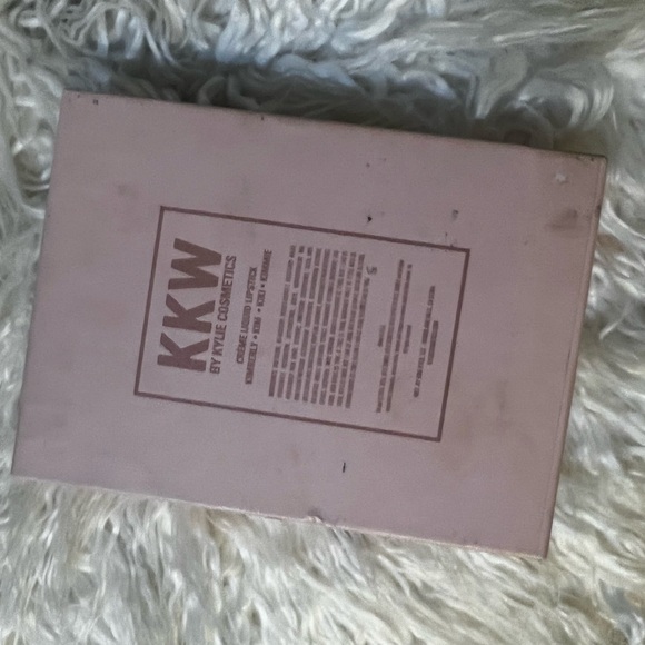 Kylie Cosmetics KKW Crème Liquid Lipstick - Warm Brown - Picture 4 of 4